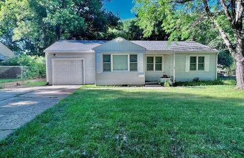 Topeka House | Stylish 3BR Home with Pool & Breakfast in Topeka