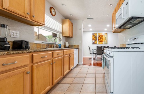 Lakeland House | Chic 3BR Lakeland Home, Fenced Yard, Sleeps 11