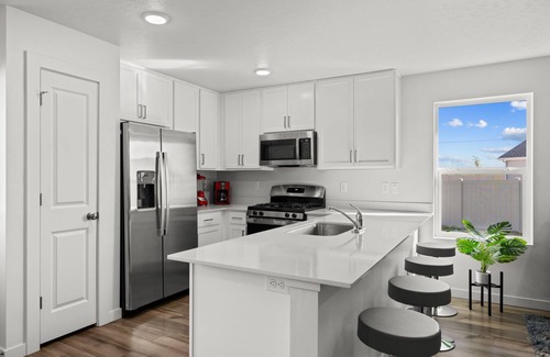 Caldwell House | Stylish 3BR Retreat by Wineries & Lake Lowell - Top Rated!