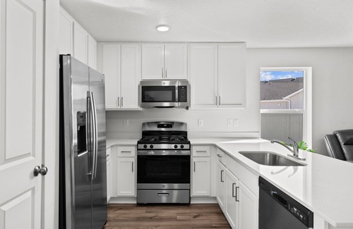 Caldwell House | Stylish 3BR Retreat by Wineries & Lake Lowell - Top Rated!