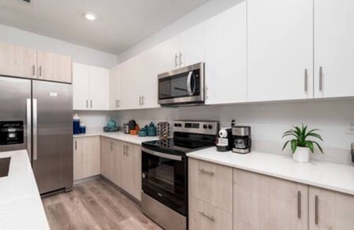Survey Creek House | Stylish 3BR Resort Retreat with Spa & Pet-Friendly Perks