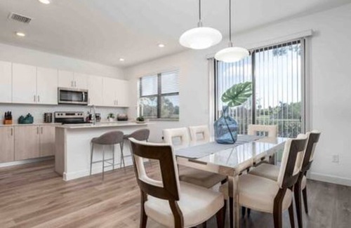 Survey Creek House | Stylish 3BR Resort Retreat with Spa & Pet-Friendly Perks