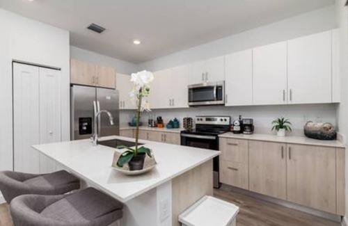 Survey Creek House | Stylish 3BR Resort Retreat with Spa & Pet-Friendly Perks