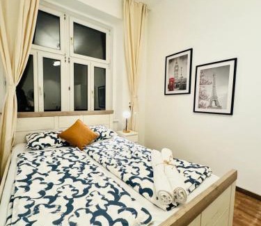 Liesing Apartment | Chic 5BR Apt for 10P, with Direct City Access