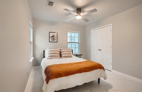 Foster Heights House | Stylish 8BR Retreat in Central East Austin for Groups