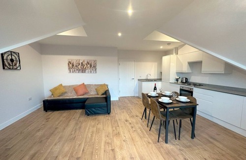 Royal Tunbridge Wells Apartment | Stylish Apartment with Pet-Friendly Amenities and Top Ratings