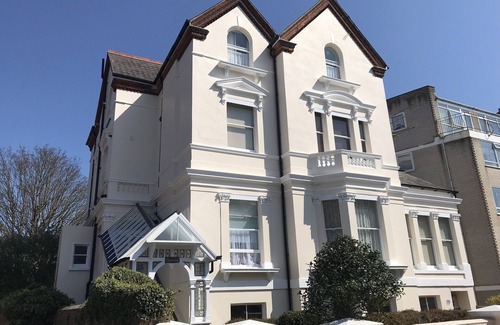 Eastbourne Seafront Apartment | Stylish 1st Floor Apartment Steps from Beach & Cafes