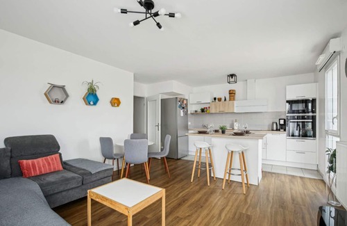 Bezons Apartment | Chic and comfortable apart with Parking and balcony