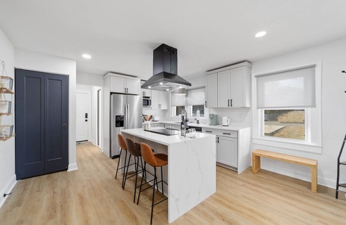 Gastonia House | Stylish Home with Breakfast & Child-Friendly Amenities