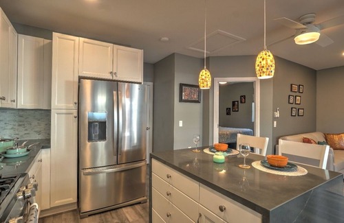 Mount Helix House | Stylish Oceanfront Guest House with Kitchen & 10/10 Rating