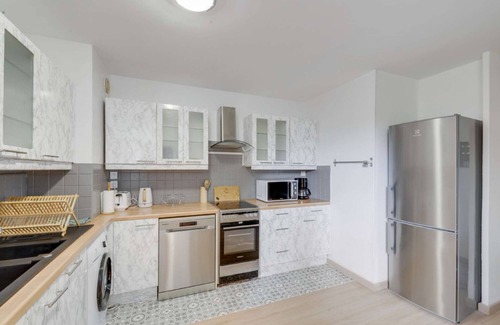 Saint-Germain-en-Laye Apartment | Modern Apartment with Parking & Family-Friendly Amenities