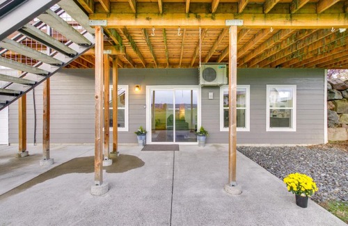 Everett House | Modern Snohomish Farm Retreat with Spa & Family-Friendly Fun