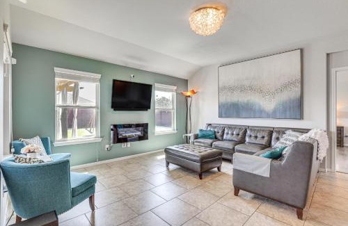 Katy House | Tranquil Katy Retreat with Inviting Community Pool