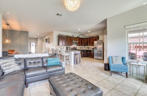 Katy House | Tranquil Katy Retreat with Inviting Community Pool
