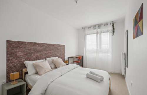 Cergy Apartment | Modern Apartment with Parking and Dining Options