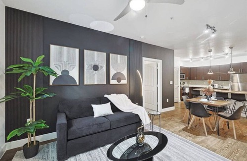Frisco Apartment | Chic and Stylish 2B near Legacy West Wi-Fi, Fitne