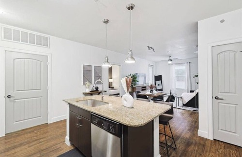 Frisco Apartment | Chic and Stylish 2B near Legacy West Wi-Fi, Fitne