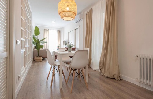 Pacifico Apartment | Cozy Retreat Near Retiro Park with Pool & Pet-Friendly Options