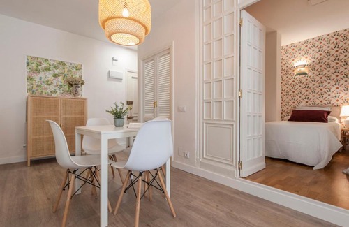 Pacifico Apartment | Cozy Retreat Near Retiro Park with Pool & Pet-Friendly Options