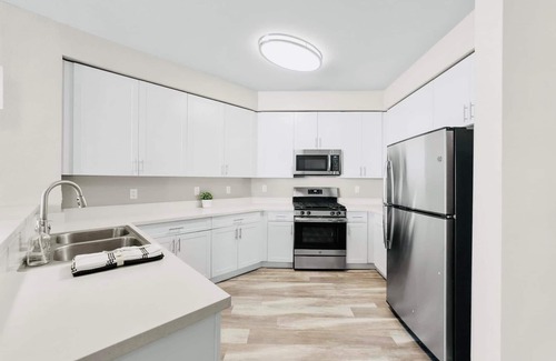 Sparks Apartment | Stylish Apt. with Hot Tub & Pool Near Casino and Shopping