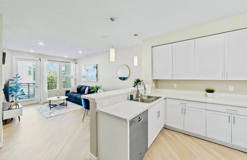 Sparks Apartment | Stylish Apt. with Hot Tub & Pool Near Casino and Shopping