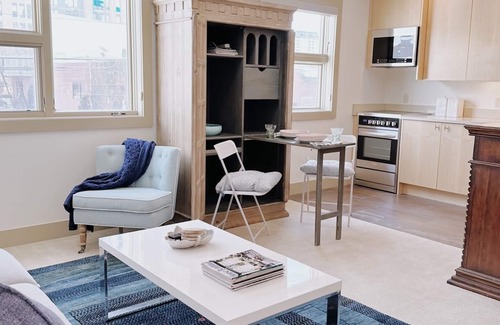 Civic Center Apartment | Discover the Elegant Carriage House Near Golden Triangle!