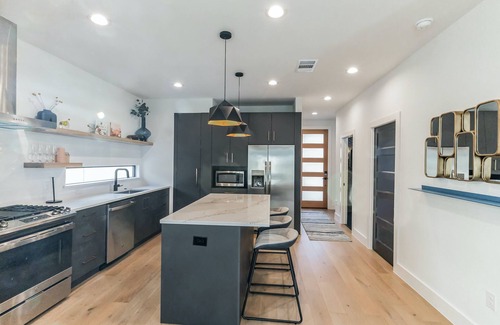 Holly House | Stylish Austin Retreat with Rooftop Patio - Steps to Dining