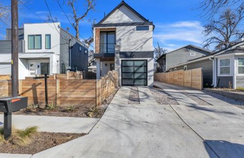 Holly House | Chic Austin Getaway brand new with rooftop patio