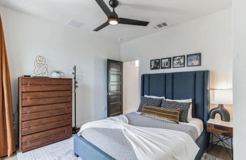 Holly House | Chic Austin Getaway brand new with rooftop patio