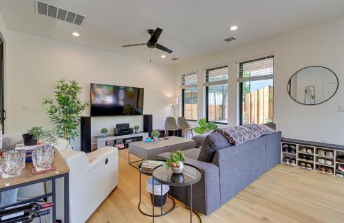 South Manchaca House | Stylish Austin Retreat with Inviting Backyard and Hammock