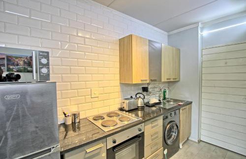 Greater Johannesburg Metropolitan Area Apartment | Chic Bachelor Pad in Dainfern, Sandton