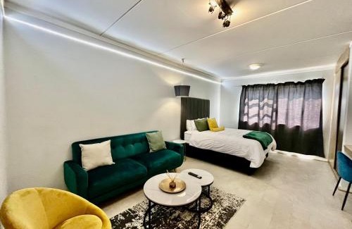 Greater Johannesburg Metropolitan Area Apartment | Chic Bachelor Pad in Dainfern, Sandton