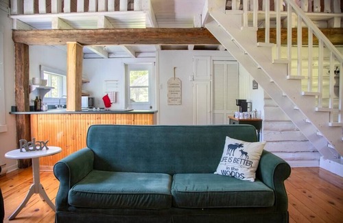 Amherst Ski Chalet | Chic Bohème & Spa: Guest Rated 9.8, Pet Friendly Retreat