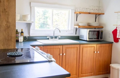 Amherst Ski Chalet | Chic Bohème & Spa: Guest Rated 9.8, Pet Friendly Retreat