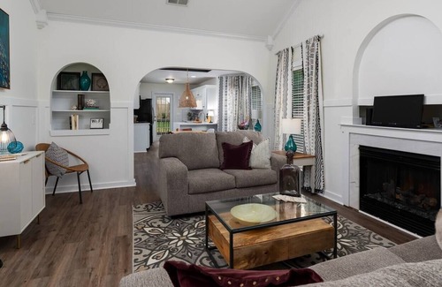 Helena House | Inviting Boho Bungalow - Ideal for Your Weekend Retreat