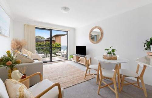 Brookvale Apartment | Trendy Brookvale Unit with Expansive Balcony for Families
