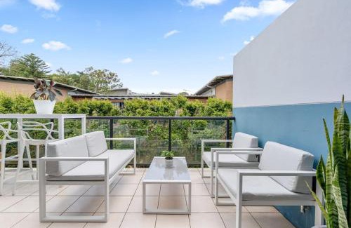 Brookvale Apartment | Trendy Brookvale Unit with Expansive Balcony for Families