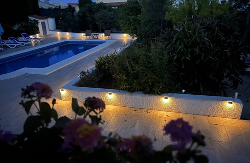 Calpe House | Stylish Bungalow with Private Pool Near the Beach