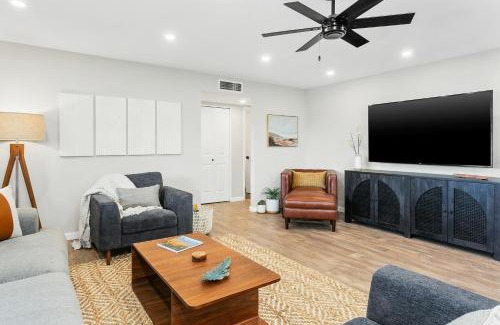 Parque Vista Estates House | Trendy Chic Cactus: 4-Star Pet Friendly Retreat