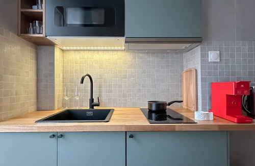 12th Arrondissement Apartment | Stylish Retreat in Central Paris with Family-friendly Amenities