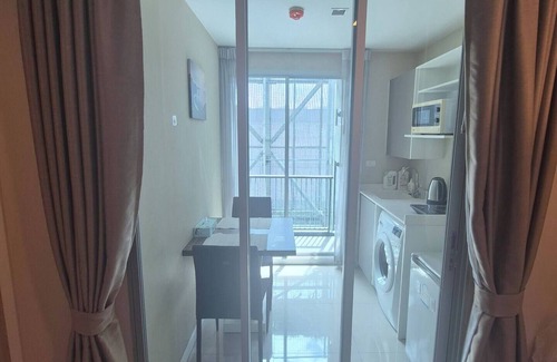 Thung Maha Mek Apartment | Chic City Condo MetroLux Rama 4