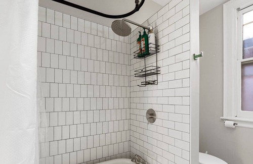 Fan District Apartment | *Chic City* 2bd/ba apt-Heart of the Fan-Walkability 110%