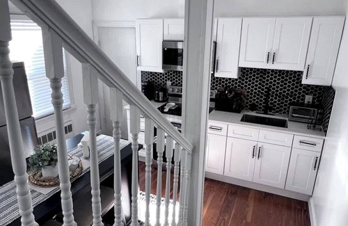 Riverside House | Chic City Guesthouse Getaway