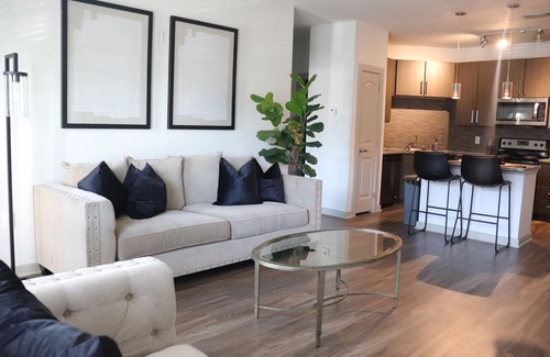 East Point Apartment | Stylish & Cozy Apartment with Free WiFi and Parking