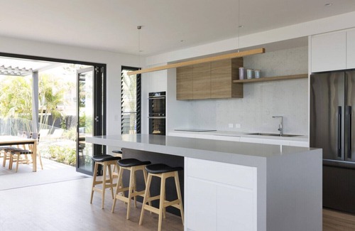 North Curl Curl House | Stylish Coastal Retreat with Oceanfront Views & Pool