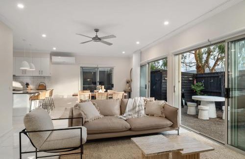 Cowes House | Stylish Coastal Retreat: Family-Friendly & Steps to Beach