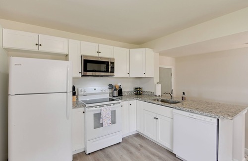 Columbia House | Stylish Columbia Home Near Historic Square with Spa & Breakfast