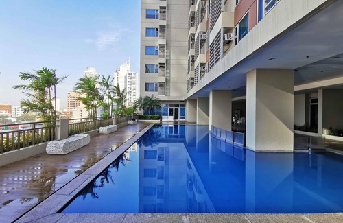 Ermita Apartment | Chic condo in marvelous Manila with parking, fitness room, WiFi near US Embassy