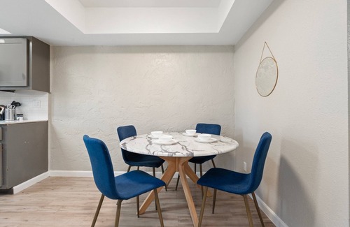 Camelback East Apartment | Modern Condo Steps from Downtown with Pool & Parking