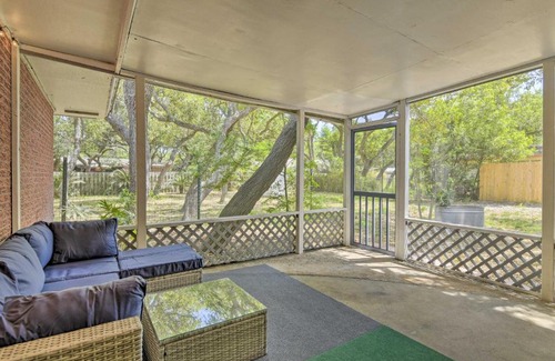 Ingleside Apartment | Stylish Condo with Screened Patio, Pet-Friendly Retreat